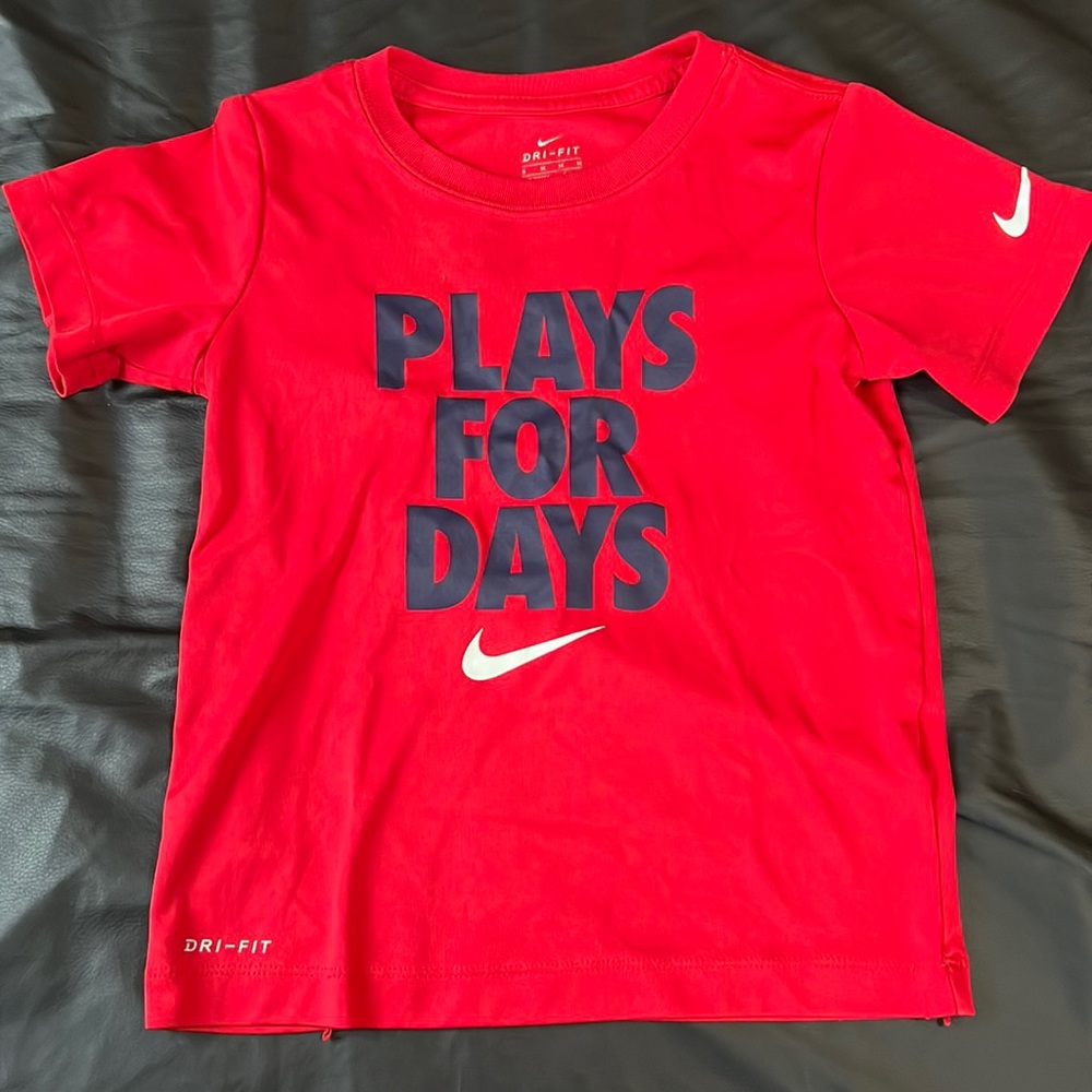 Boys Nike Dri-fit size 6